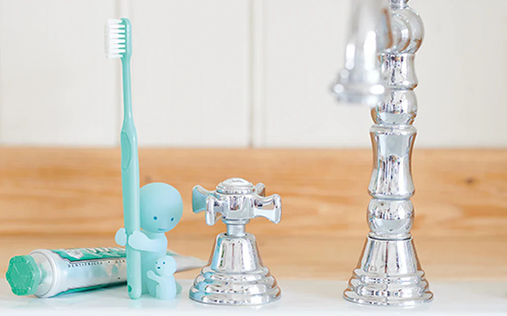 Smiski - Toothbrush Stand (Hugging)