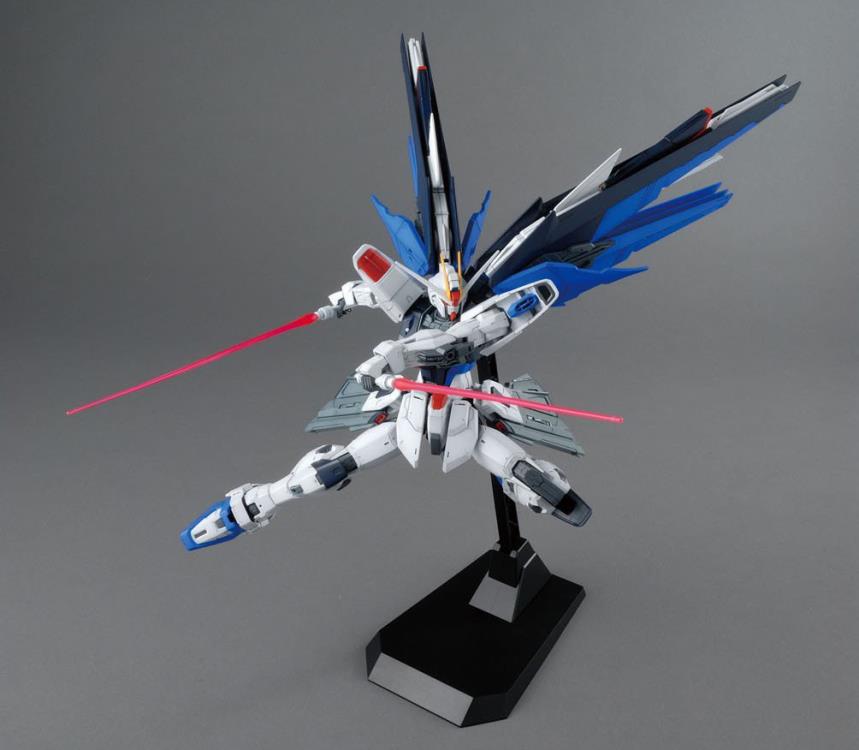 Bandai MG 1/100 Freedom Gundam (Ver 2.0) 'Gundam SEED'