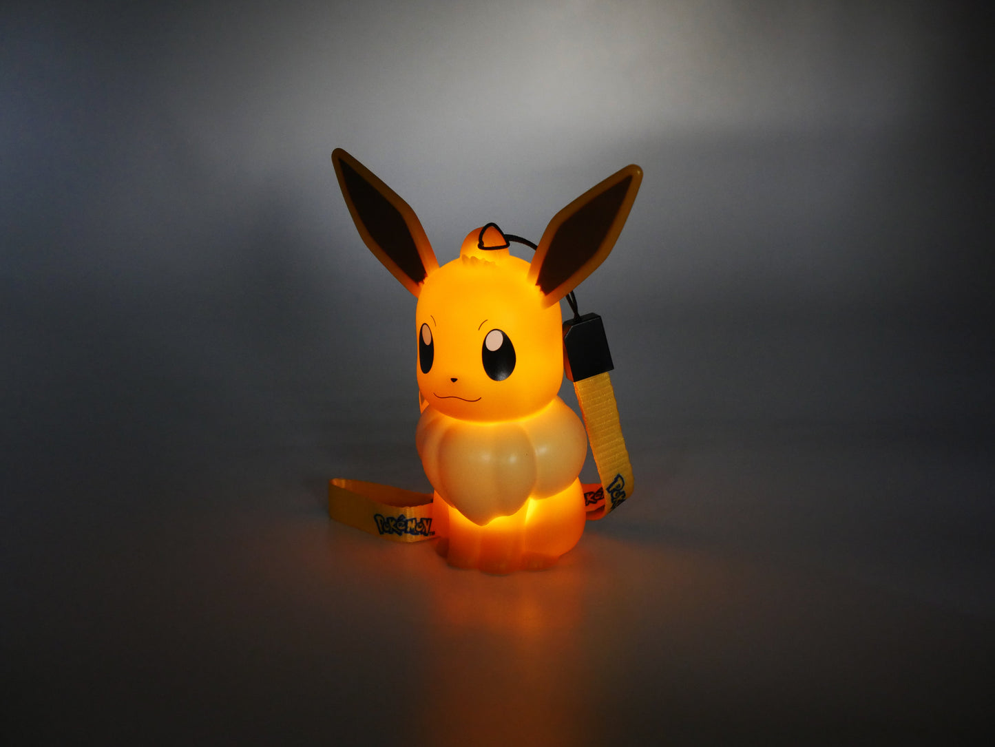 Light Up Figurine Pokémon Eevee with Handstrap (Online Only)