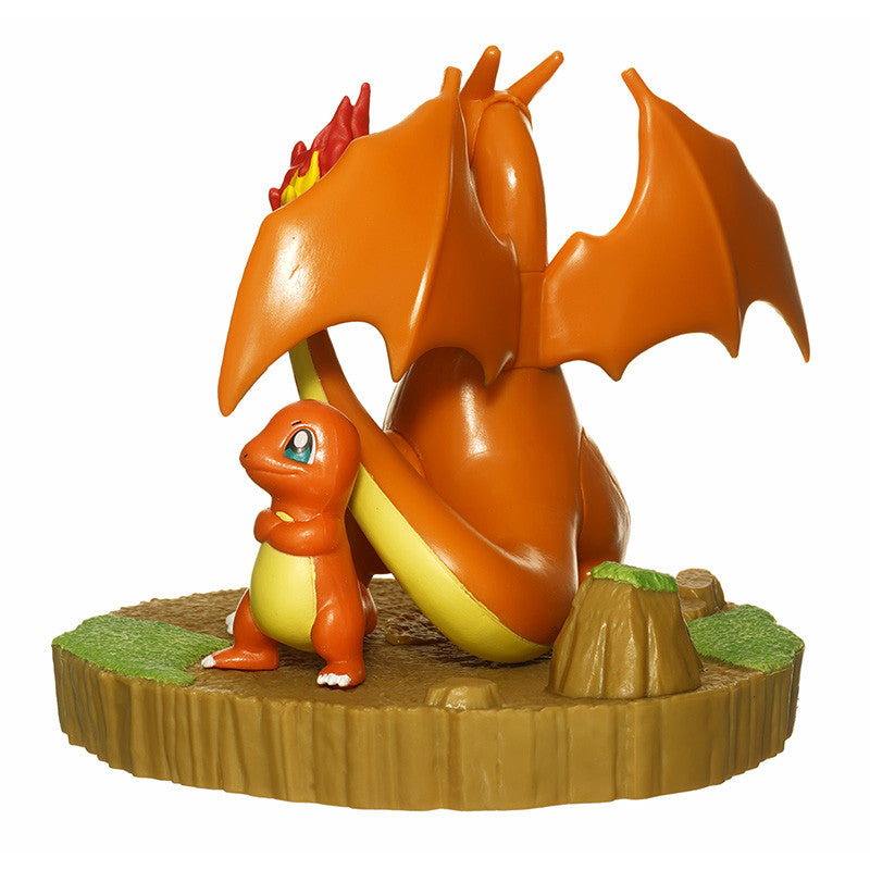 Pokémon Charizard and Charmander Figure
